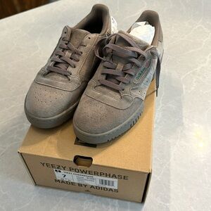 Yeezy powerhouse simple brown - size 7